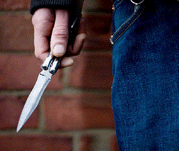 Милиционера пырнул ножом пьяница в «белой горячке»