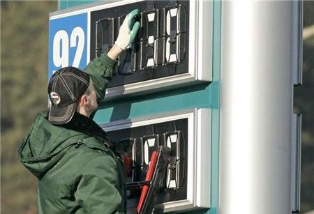 С осени в Украине вырастут цены на бензин