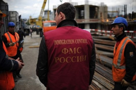 Украинские нелегалы массово уезжают из России