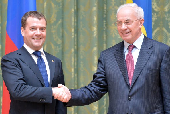 Медведев предложил Азарову обсудить плюсы и минусы ассоциации Украины с ЕС