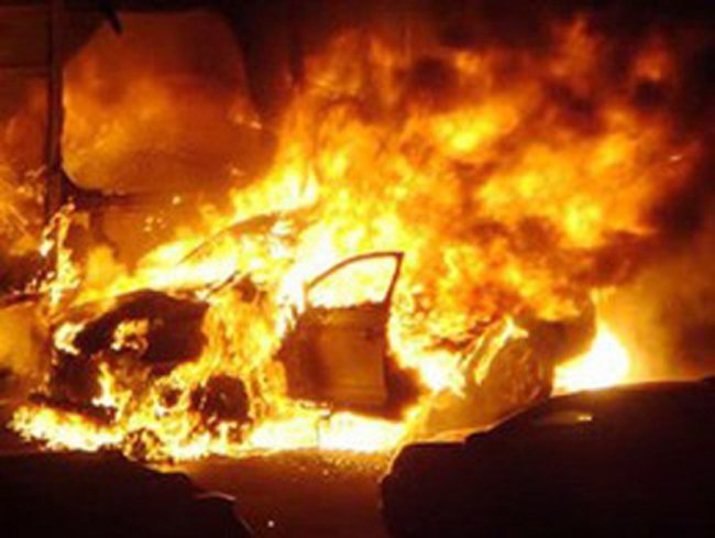 В Кременчуге сожгли автомобиль чиновника