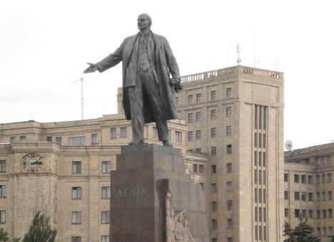 В Украине впервые легально должны снести памятник Ленину