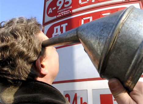 Власти опять пообещали не повышать акцизный сбор на бензин и дизтопливо