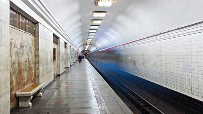 В Киеве остановлено движение метро из-за ЧП