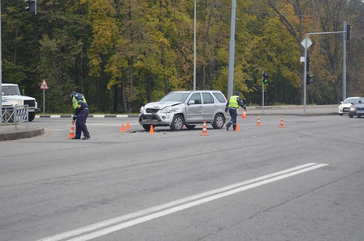 В центре Харькова патрульное авто ГАИ столкнулось с Honda Cr-V