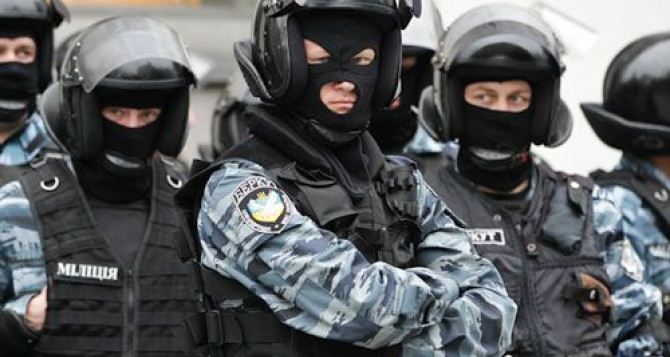 МВД и СБУ готовы в 18:00 навести порядок в Киеве всеми доступными средствами
