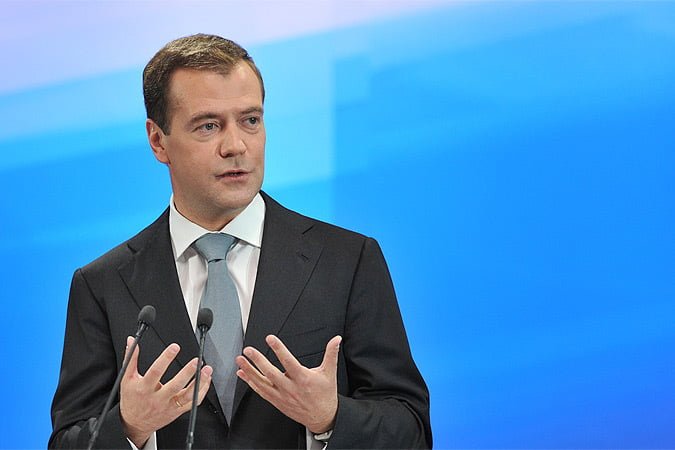 Медведев: На Украине сейчас общаться не с кем, легитимность властей вызывает сомнение