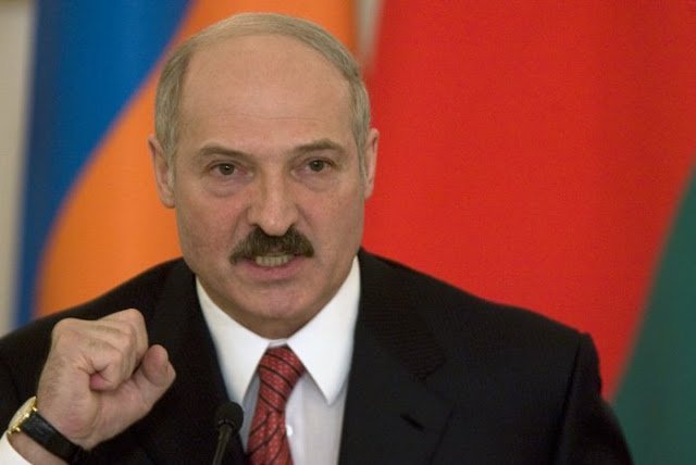 Лукашенко: Ситуация вокруг Крыма позволяет Беларуси вернуть ядерное оружие