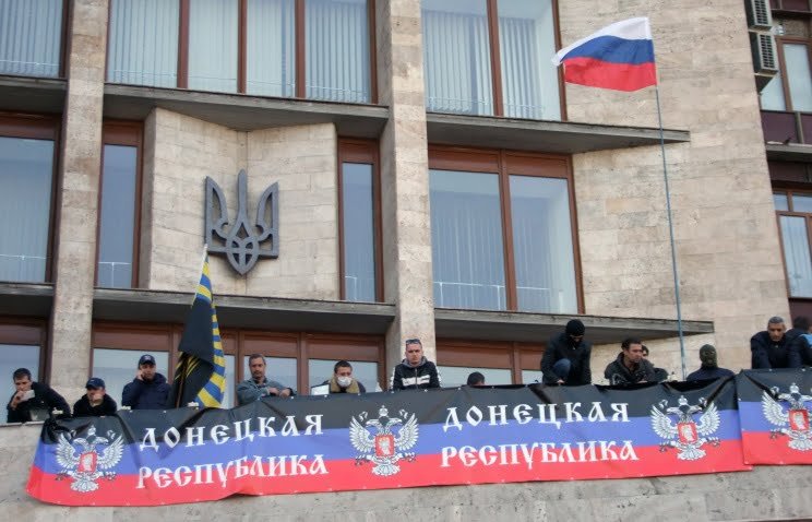 Митингующие в Донецке согласились сложить оружие и освободить здание СБУ