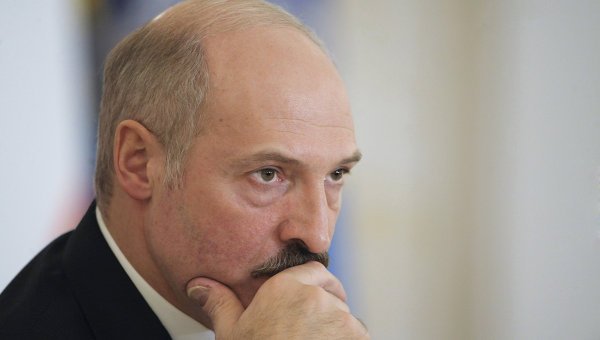 Лукашенко: Запад "кинул" Украину, но Россию санкциями не запугать
