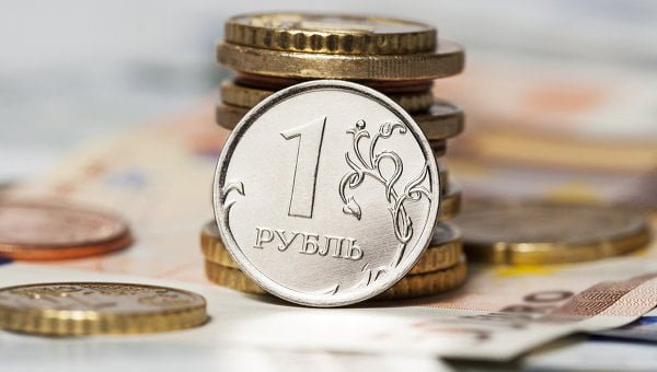 Рубль в начале дня стабилизируется в ожидании переговоров в Женеве