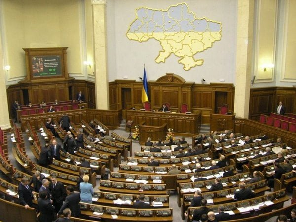 Рада рассмотрит вопрос о введении ЧП на востоке Украины