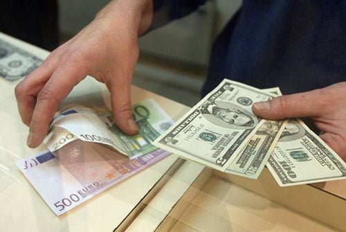 НБУ продлил до июня ограничение на снятие валютных вкладов