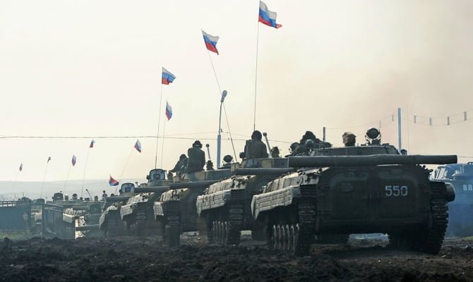 К Луганску направляется колонна военной техники под флагом Крыма