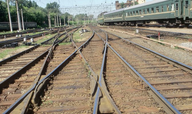 Неизвестные устроили два подрыва на Донецкой железной дороге