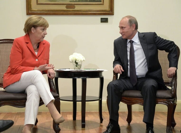 Путин и Меркель: ситуация на Украине имеет тенденцию к деградации