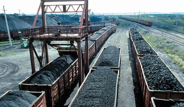 Компания Ахметова прекратила поставки угля в Россию