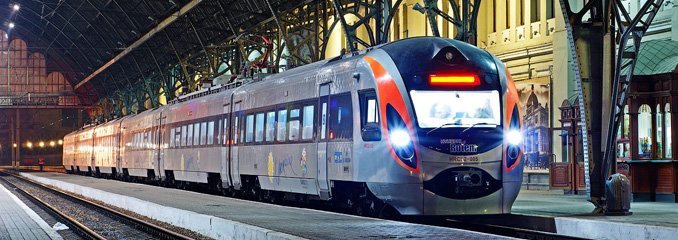 В Киеве поезд Hyundai столкнулся с автопогрузчиком, жертв нет