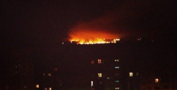 К Донецку приближаются танки, а в городе горит микрорайон