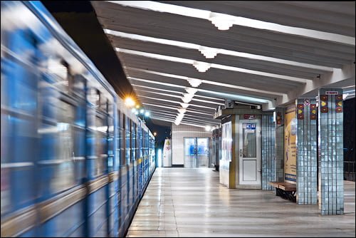 Станцию ​​метро "Дарница" закрыли на вход пассажиров из-за заминирования