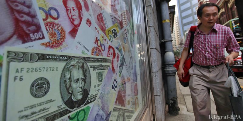 Гонконг провел валютные интервенции на фоне притока денег из РФ