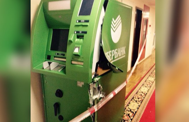 В Госдуме России вскрыли банкомат Сбербанка