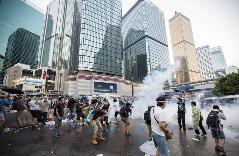 В Гонконге возобновились столкновения