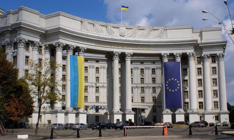 Украина не отправит на переговоры в Минск официального представителя