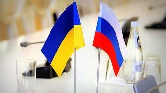 Флаги Украины и России