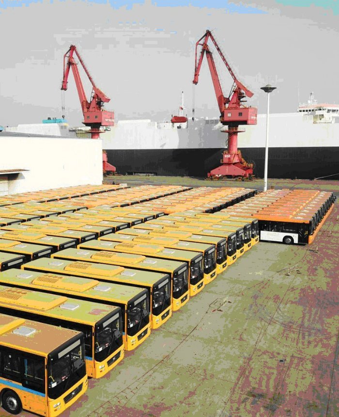 11 февраля 2018 года в порту Ляньюньган пассажирские автобусы погрузились в судно для экспорта вдоль “Пояса и пути”. 