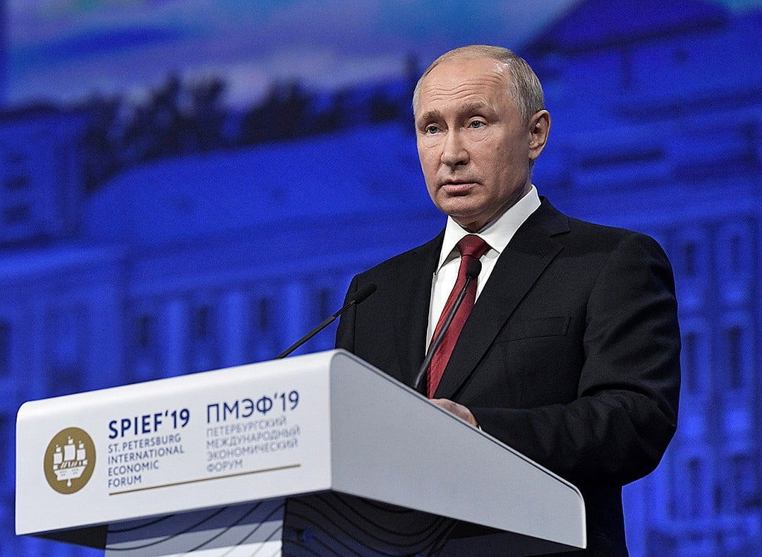 Основным событием Форума стало пленарное заседание с участием Президента России Владимира Путина Фото: REUTERS