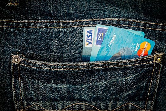 В центре скандала — немецкая компания Wirecard AG, заявившая в четверг о собственной неплатежеспособности, и ее аудитор EY, а вокруг — платежные системы Visa и Mastercard