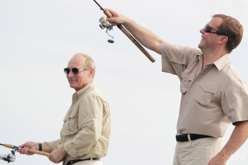Путин и Медведев на рыбалке, август 2011 года. Фото: ЕРА