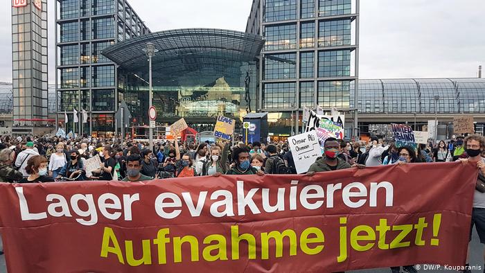 Участники демонстрации в Берлине