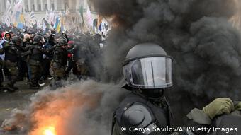 Столкновения участников акции протеста с полицией в Киеве, 15 декабря