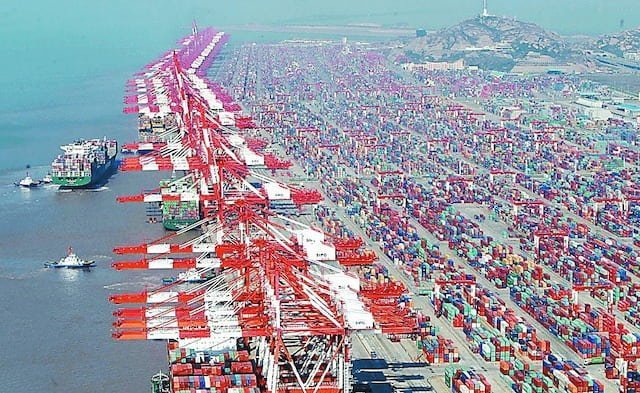 Иностранные специалисты о положительном росте импорта и экспорта Китая: внешняя торговля набирает обороты и укрепляет уверенность мира