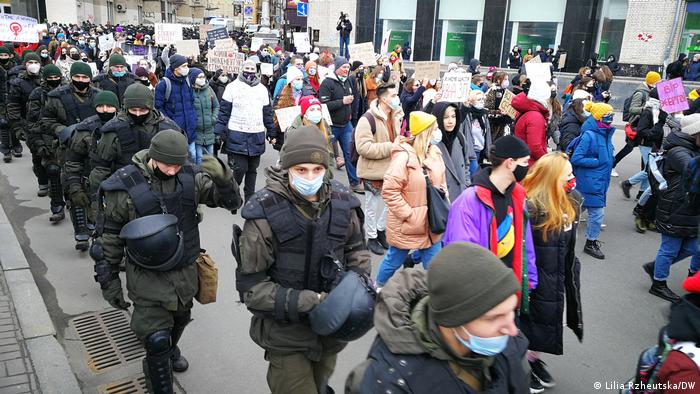 Женский марш в Киеве охраняли полицейские 