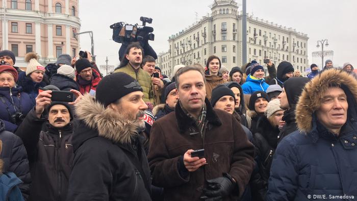 Лидер движения Демократический выбор Владимир Милов на Пушкинской площади в Москве во время забастовки избирателей.