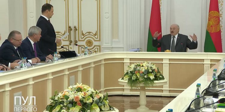 Лукашенко сказал Головченко раздеваться и начинать работать