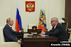 Глава банка ВТБ Андрей Костин встречается с Владимиром Путиным 29 октября 2020 года. Банку ВТБ может быть отрезан доступ к американским долларам в результате новых американских санкций