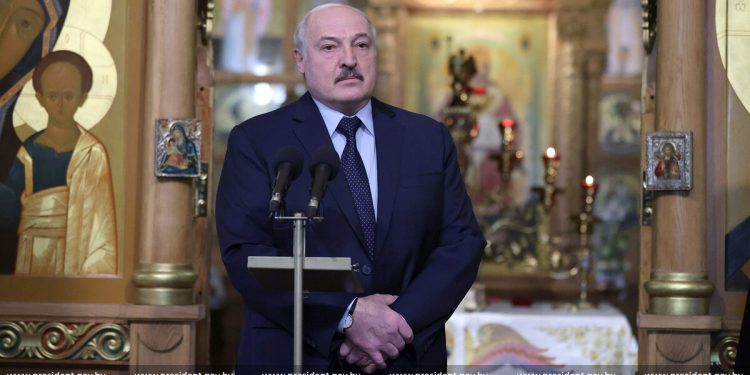 Лукашенко хочет вернуть Украину в "лоно нашей настоящей веры"