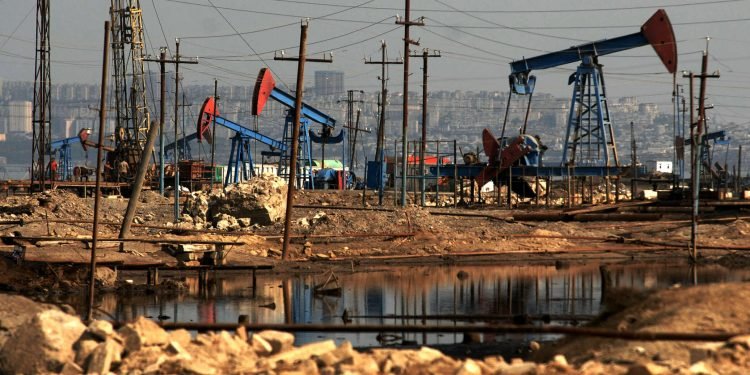 Как высокие цены на нефть влияют на манат