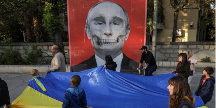 Запад принуждает Украину к миру, но умиротворять Путина опасно — Economist / НВ, Экономические новости