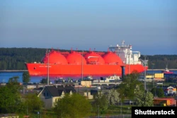 Норвежский танкер-газовоз Arctic Princess в порту Клайпеды