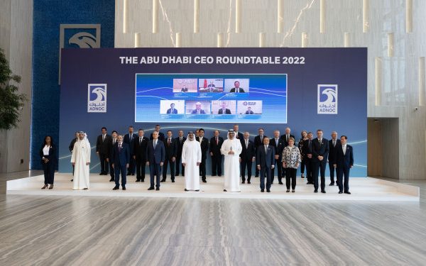 Халед бин Мохаммед бин Заид приветствует мировых лидеров энергетики на 8-м Круглом столе руководителей компаний Абу-Даби