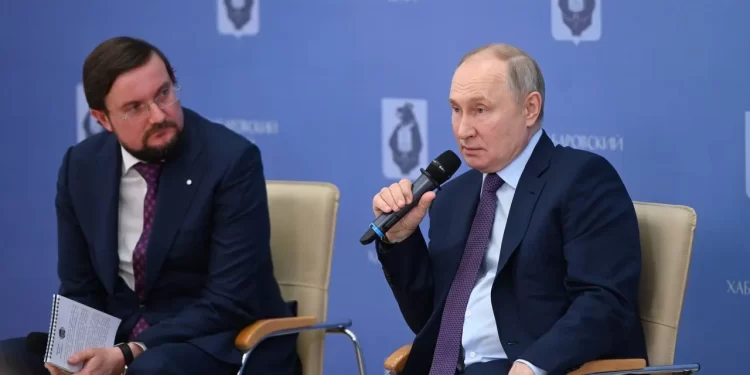 Путин: РФ стала первой экономикой Европы, несмотря на то что страну "душат" со всех сторон
